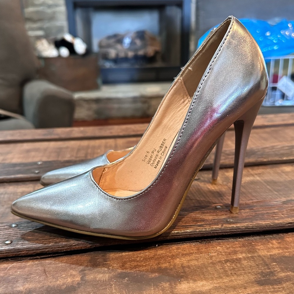 Olivia Miller Silver Stiletto Heels Sleek Design